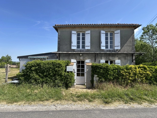 Detached lock-up and leave property for sale for 125,000&euro; in Charente, Poitou-Charentes