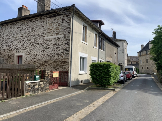 Charming 2 Bed Village Home with Garden & Château Views for sale for 130,800&euro; in Dordogne, Aquitaine
