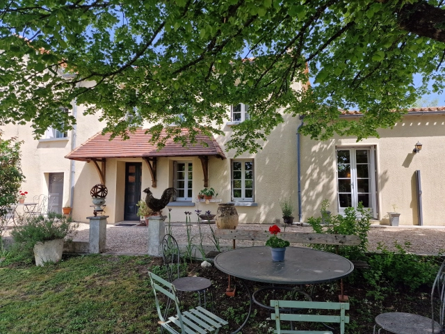 4 Bedroom(s) - 3 Bathroom(s) - 640m² land for sale in Dordogne, Aquitaine, France - FrenchPropertyPortal.com Charming 4/5 Bedroom village house with lovely garden for sale for 280,000€ in Dordogne, Aquitaine