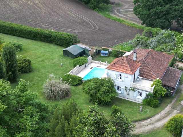 Charming House with Private Pool & Stunning Gardens for sale for 278,200&euro; in Charente, Poitou-Charentes