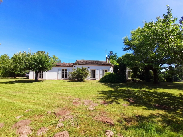 3 Bedroom(s) - 1 Bathroom(s) - 7,286m² land for sale in Gironde, Aquitaine, France - FrenchPropertyPortal.com Stunning location with panoramic river views! for sale for 349,800€ in Gironde, Aquitaine