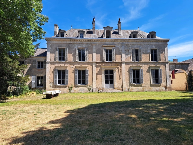 Idyllic chateau in glorious Brenne countryside for sale for 636,000&euro; in Indre, Centre