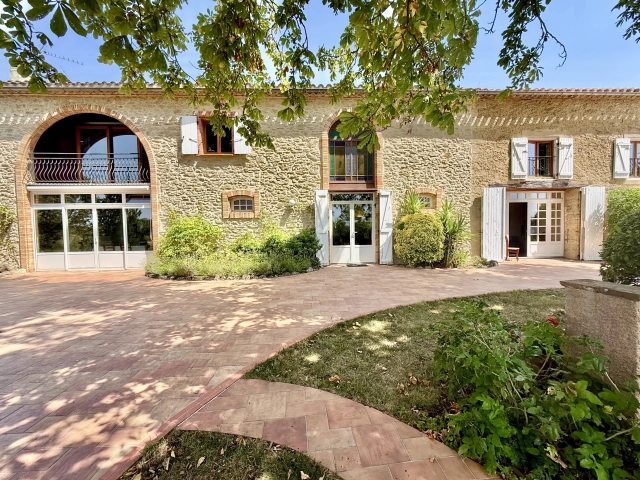 Charming Stone Farmhouse with Pool and Panoramic Pyrenean Mountain Views for sale for 460,000&euro; in Aude, Languedoc-Roussillon