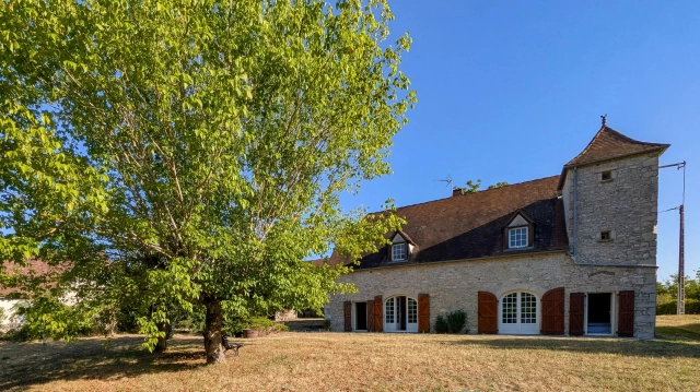 Charming Stone Farmhouse with Outbuildings - close to Rocamadour and Martel for sale for 274,000&euro; in Lot, Midi-Pyrénées