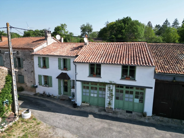 Four bedrooms, large family home, very well renovated for sale for 139,100&euro; in Haute-Vienne, Limousin