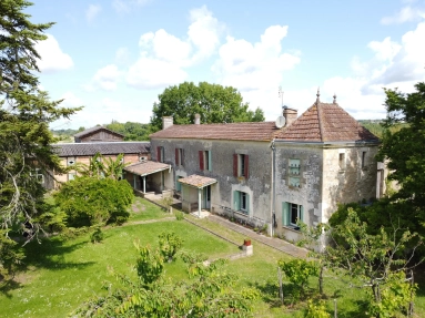 3 Bedroom(s) - 1 Bathroom(s) - 8,000m² land for sale in Lot-et-Garonne, Aquitaine, France - FrenchPropertyPortal.com Wonderful historic farmhouse and barns, ripe for development - near Duras for sale for 235,400€ in Lot-et-Garonne, Aquitaine