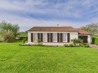 Perfect holiday home with amazing views and a pool for sale for 155,000&euro; in Dordogne, Aquitaine