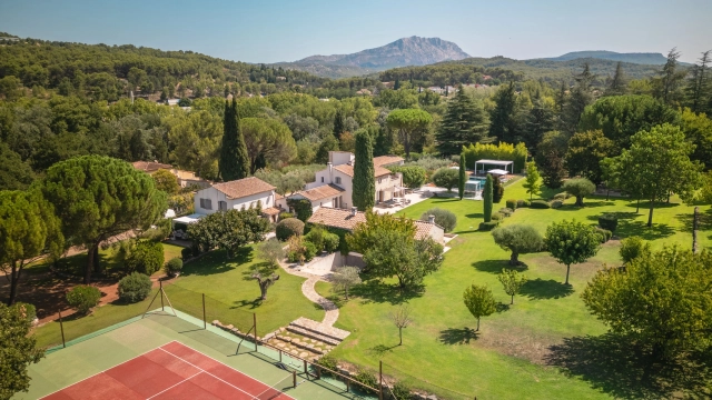 Stunning Provençal Stone Estate Just 5 Minutes from Aix-en-Provence for sale for 4,450,000&euro; in Bouches-du-Rhône, Provence-Alpes-Côte-d'Azur