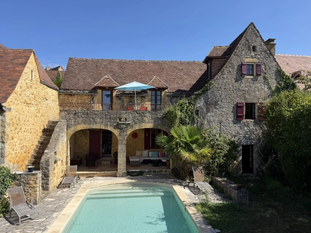 4 Bedroom(s) - 4 Bathroom(s) - 291m² land for sale in Dordogne, Aquitaine, France - FrenchPropertyPortal.com Domme, Périgord Noir – Characterful 4-Bedroom Stone House with Pool and Views for sale for 425,000€ in Dordogne, Aquitaine