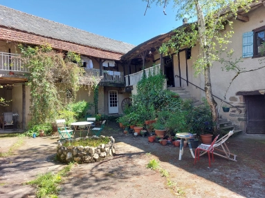 Stone farm with nearly 2 acres of attached land for sale for 240,000&euro; in Tarn, Midi-Pyrénées