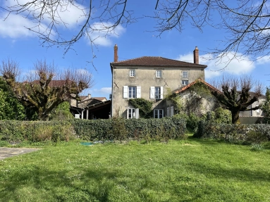 Maison de Maitre on the edge of a village with pool and hot tub for sale for 295,000&euro; in Haute-Vienne, Limousin