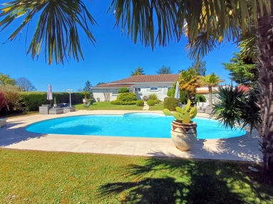 5 Bedroom(s) - 1 Bathroom(s) - 3,325m² land for sale in Charente-Maritime, Poitou-Charentes, France - FrenchPropertyPortal.com Charming 5 Bedroom Family Home with Pool and Beautiful Gardens for sale for 371,000€ in Charente-Maritime, Poitou-Charentes
