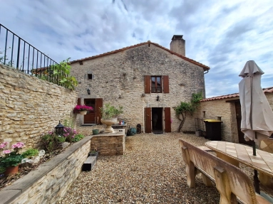 Lovely detached house with pool for sale for 269,000&euro; in Charente, Poitou-Charentes