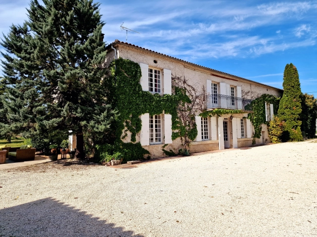 5 Bedroom(s) - 4 Bathroom(s) - 13,000m² land for sale in Dordogne, Aquitaine, France - FrenchPropertyPortal.com Character Stone Manor with Pool, Tennis Court and Barn – Near Eymet for sale for 757,900€ in Dordogne, Aquitaine
