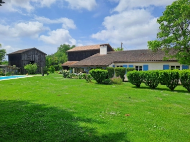 Pretty residence with guest house a stones's throw from Tonneins for sale for 375,000&euro; in Lot-et-Garonne, Aquitaine