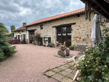 2 houses in small hamlet in Limousin for sale for 328,600&euro; in Haute-Vienne, Limousin