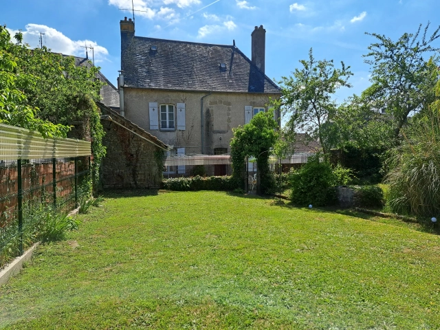 3 Bedroom(s) - 1 Bathroom(s) - 1,085m² land for sale in Haute-Vienne, Limousin, France - FrenchPropertyPortal.com Charm and convenience for sale for 125,350€ in Haute-Vienne, Limousin