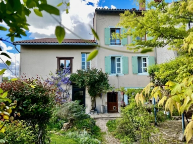 Vast townhouse in the centre of lively town, great chambre 'd'hotes opportunity for sale for 294,000&euro; in Haute-Vienne, Limousin