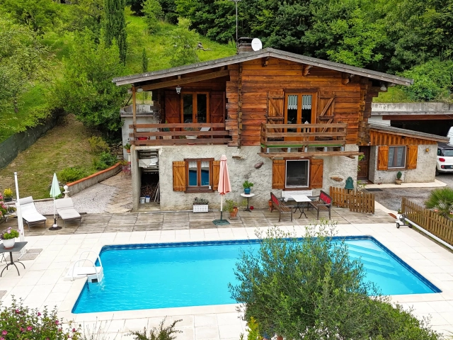 Spacious House with Pool and Stunning view of Chateau de Montsegur for sale for 285,000&euro; in Ariège, Midi-Pyrénées