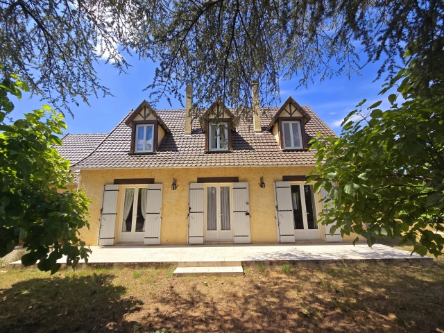 Charming 3-Bedroom Family Home with Pool – Walkable to Eymet for sale for 367,000&euro; in Dordogne, Aquitaine