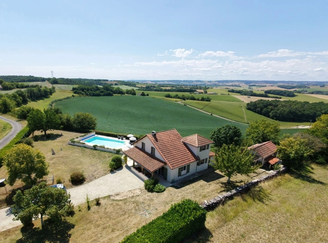 Fabulous 5 bedroom property with 360°c panoramic views for sale for 390,000&euro; in Dordogne, Aquitaine