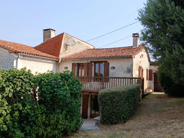 Wonderful 3 bedroom 3 bathroom holiday home for sale for 140,000&euro; in Dordogne, Aquitaine
