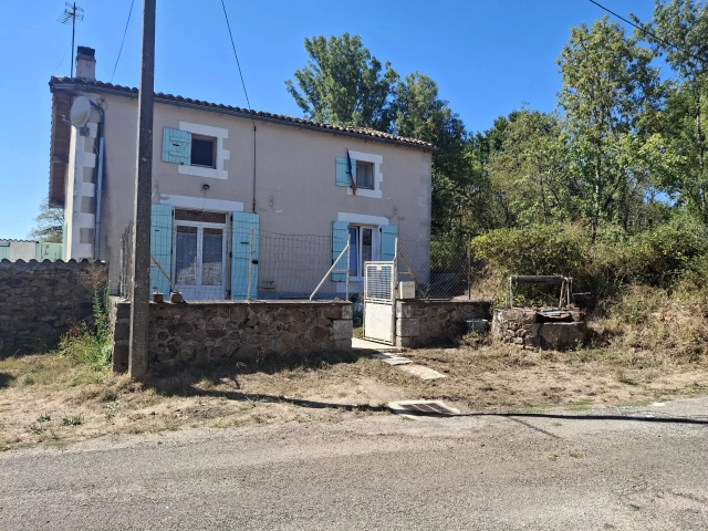 3 Bedroom(s) - 1 Bathroom(s) - 12,886m² land for sale in Charente, Poitou-Charentes, France - FrenchPropertyPortal.com Family home with extensive outbuildings and land for sale for 109,000€ in Charente, Poitou-Charentes