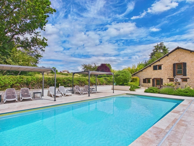 6 Bedroom(s) - 4 Bathroom(s) - 10,140m² land for sale in Dordogne, Aquitaine, France - FrenchPropertyPortal.com Beautiful Dordogne Retreat with Heated Pool and Beautiful Gardens for sale for 794,900€ in Dordogne, Aquitaine