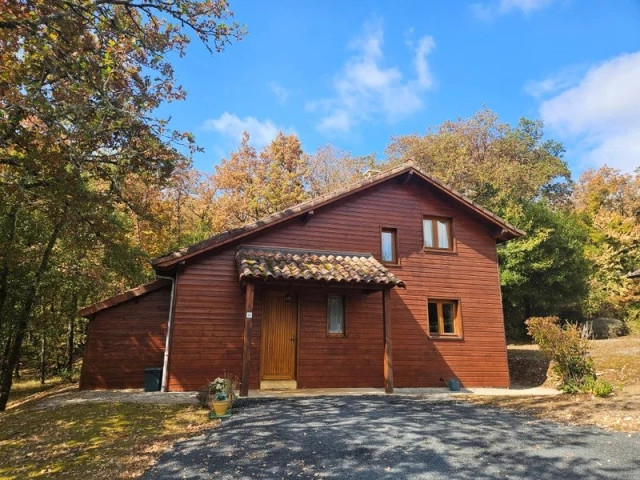 3 bed chalet on golf course near Souillac for sale for 139,000&euro; in Lot, Midi-Pyrénées