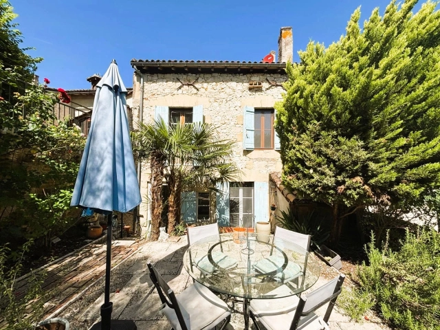 Character townhouse, walkable to village centre for sale for 371,000&euro; in Lot-et-Garonne, Aquitaine