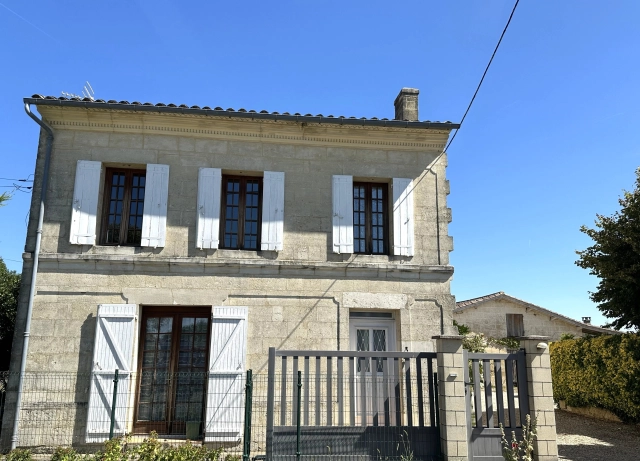 4 Bedroom(s) - 2 Bathroom(s) - 2,119m² land for sale in Gironde, Aquitaine, France - FrenchPropertyPortal.com Charming stone property with pool andoutbuilding, near Saint Emilion for sale for 330,000€ in Gironde, Aquitaine