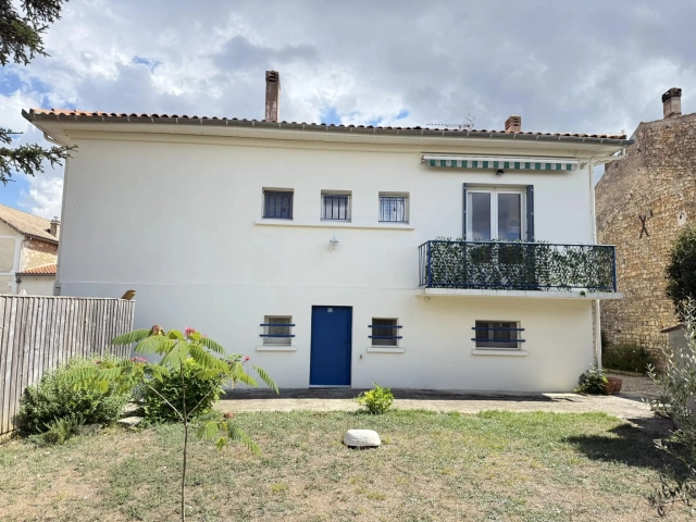 4 Bedroom(s) - 1 Bathroom(s) - 363m² land for sale in Charente-Maritime, Poitou-Charentes, France - FrenchPropertyPortal.com Detached Village House for sale for 256,800€ in Charente-Maritime, Poitou-Charentes