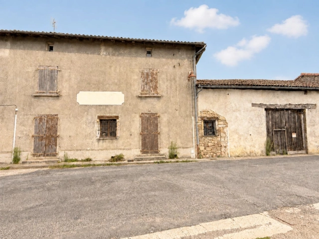 3 Bedroom(s) - 2 Bathroom(s) - 1,172m² land for sale in Charente, Poitou-Charentes, France - FrenchPropertyPortal.com Historic Village Property with Substantial Barn and Large Garden for sale for 99,000€ in Charente, Poitou-Charentes