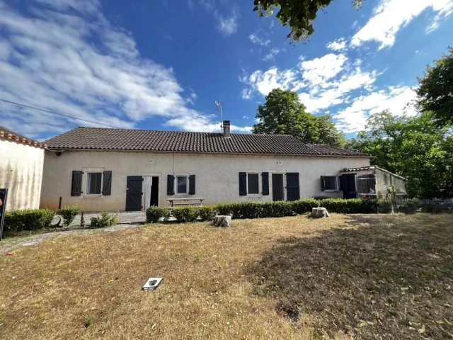 Near To Saint-Cirq-Lapopie, charming property with pool for sale for 225,000&euro; in Lot, Midi-Pyrénées