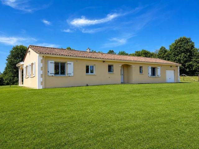 3 Bedroom(s) - 2 Bathroom(s) - 33,126m² land for sale in Charente, Poitou-Charentes, France - FrenchPropertyPortal.com Modern single-storey villa with 3.3 ha of land for sale for 287,500€ in Charente, Poitou-Charentes