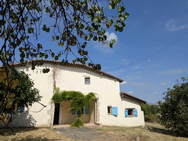 Character farmhouse with beautiful countryside views near Goas and Beaumont-de-Lomagne for sale for 215,000&euro; in Tarn-et-Garonne, Midi-Pyrénées