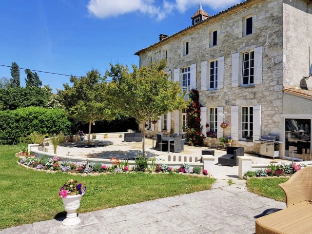 4 Bedroom(s) - 4 Bathroom(s) - 4,410m² land for sale in Dordogne, Aquitaine, France - FrenchPropertyPortal.com Elegant Maison de Maitre with Heated Pool and Parkland Gardens – Dordogne for sale for 499,999€ in Dordogne, Aquitaine