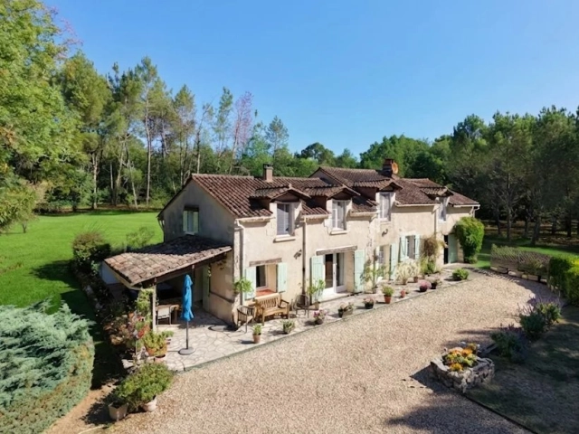 4 Bedroom(s) - 3 Bathroom(s) - 6,288m² land for sale in Dordogne, Aquitaine, France - FrenchPropertyPortal.com Tranquille four bedroom home with splendid gardens for sale for 424,000€ in Dordogne, Aquitaine