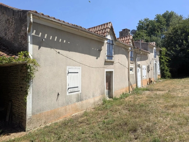 Charming 5-bedroom Country Property with Land for sale for 147,150&euro; in Vendée, Pays-de-la-Loire