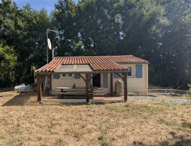 Charming One-Bedroom Cottage in a Peaceful Setting for sale for 130,800&euro; in Vendée, Pays-de-la-Loire