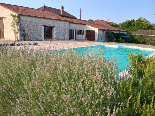 Charming Country Home with Exceptional Barn Conversion Potential, Swimming Pool and Panoramic Views for sale for 392,200&euro; in Lot-et-Garonne, Aquitaine