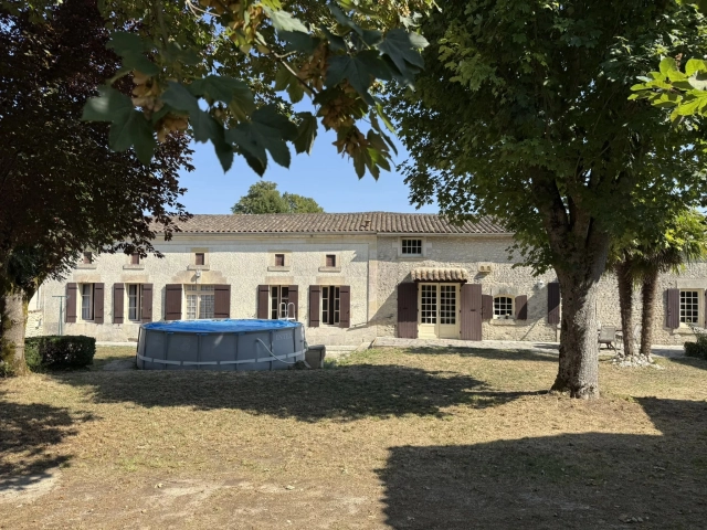 Stone house with 2 bedrooms and shower room on the ground floor for sale for 180,000&euro; in Charente-Maritime, Poitou-Charentes