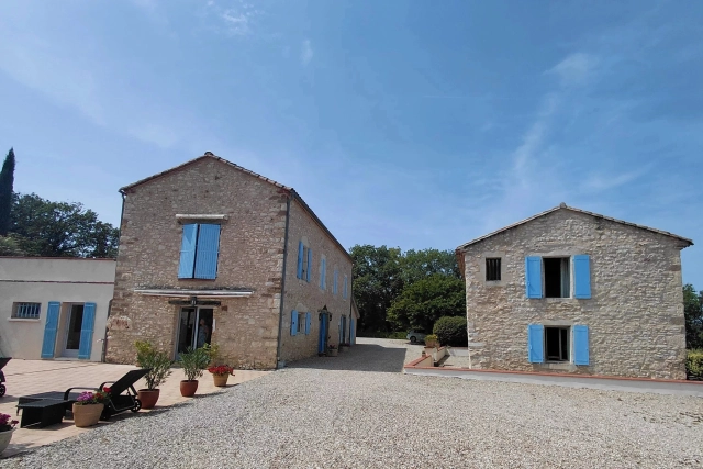 Two character properties near to Cordes-sur-Ciel with swimming pool, land and panaromique views for sale for 595,000&euro; in Tarn, Midi-Pyrénées