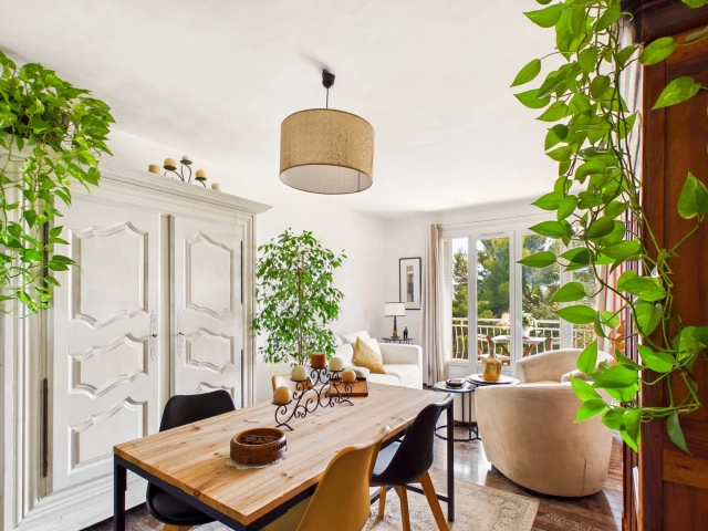4 Bedroom(s) - 1 Bathroom(s) - 0 m² land for sale in Bouches-du-Rhône, Provence-Alpes-Côte-d'Azur, France - FrenchPropertyPortal.com Aix center, Appartment with terrace for sale for 420,000€ in Bouches-du-Rhône, Provence-Alpes-Côte-d'Azur