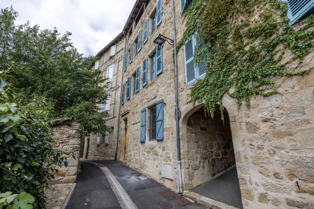 Impressive, 3 bedroomed, renovated property in the heart of mediaeval Figeac! for sale for 383,250&euro; in Lot, Midi-Pyrénées
