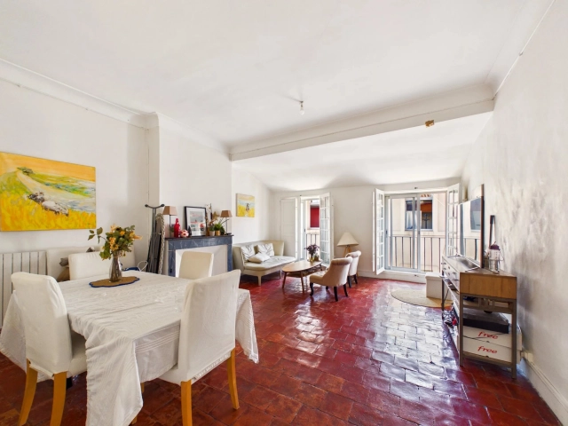 Beautiful 3 bedroom apartment in the historical center of Aix for sale for 580,000&euro; in Bouches-du-Rhône, Provence-Alpes-Côte-d'Azur