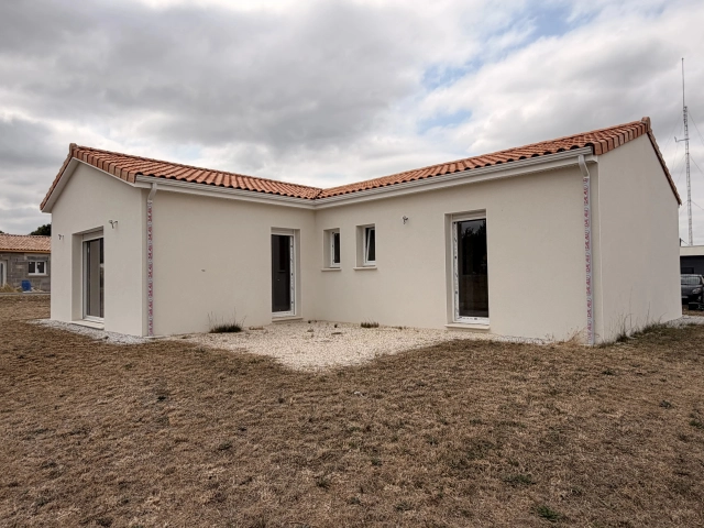 Single-Storey Home in the Heart of Mansle for sale for 188,320&euro; in Charente, Poitou-Charentes