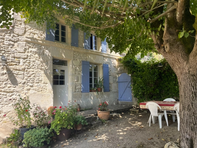 4 Bedroom(s) - 3 Bathroom(s) - 3,045m² land for sale in Charente-Maritime, Poitou-Charentes, France - FrenchPropertyPortal.com Charming property overlooking vineyard with guest house & beautiful gardens for sale for 349,800€ in Charente-Maritime, Poitou-Charentes