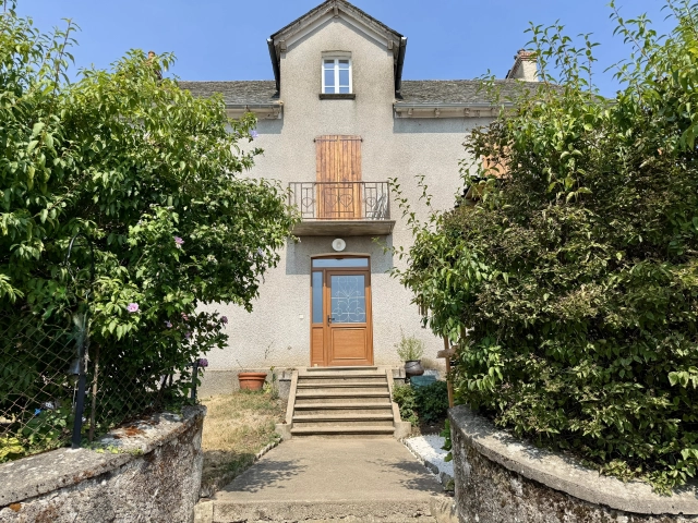 Rieupeyroux – Stone House with Barns and 1.9 ha for sale for 365,000&euro; in Aveyron, Midi-Pyrénées