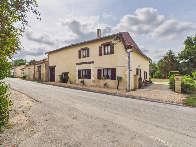Charming village house with attached barn and garden for sale for 175,000&euro; in Dordogne, Aquitaine